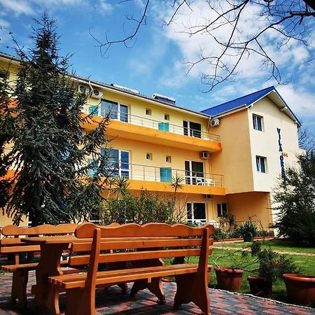 Готель Vila Oranj Костінешть Екстер'єр фото