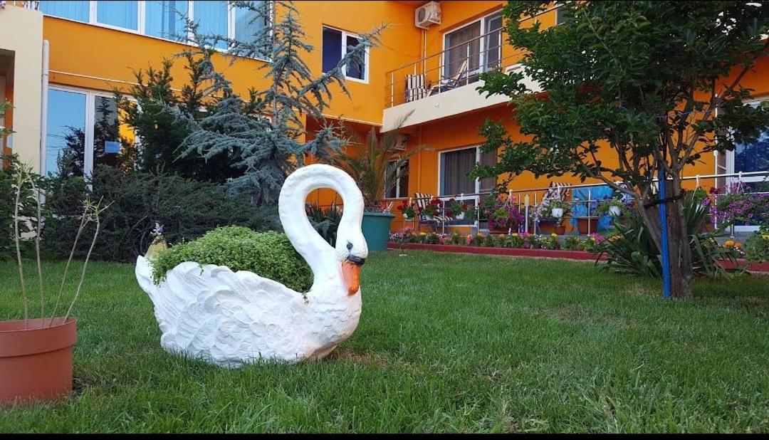 Готель Vila Oranj Костінешть Екстер'єр фото
